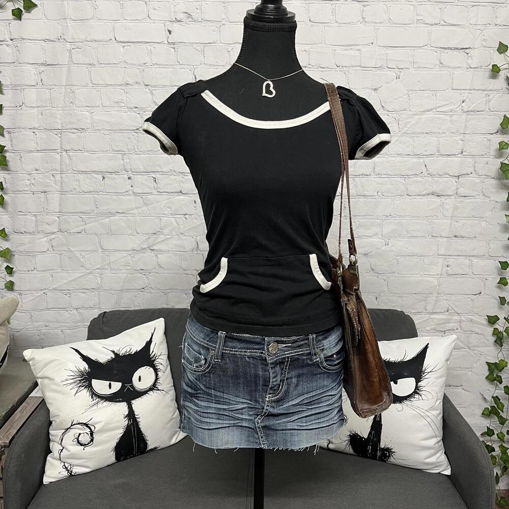00s boat neck white hems black fitted shirt